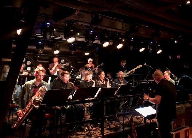 Bilde av Konsen Big Band under ledelse av Fred Glesnes